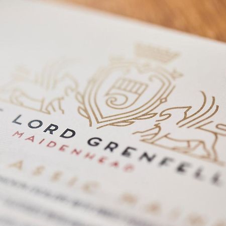 เดอะ ลอร์ด เกรนเฟล Bed & Breakfast เมเดนเฮด ภายนอก รูปภาพ The Lord Mayor's Chain of Office