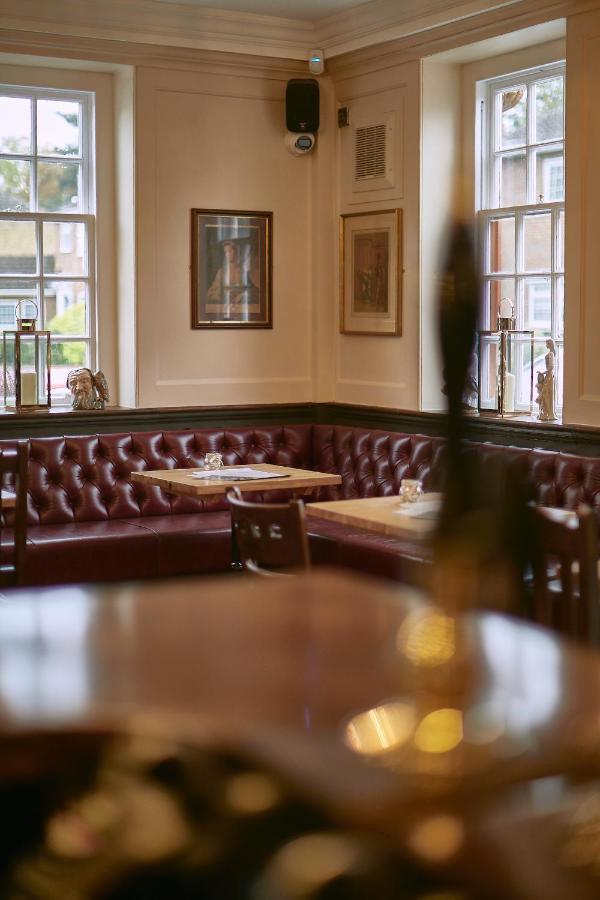 เดอะ ลอร์ด เกรนเฟล Bed & Breakfast เมเดนเฮด ภายนอก รูปภาพ The interior of the restaurant