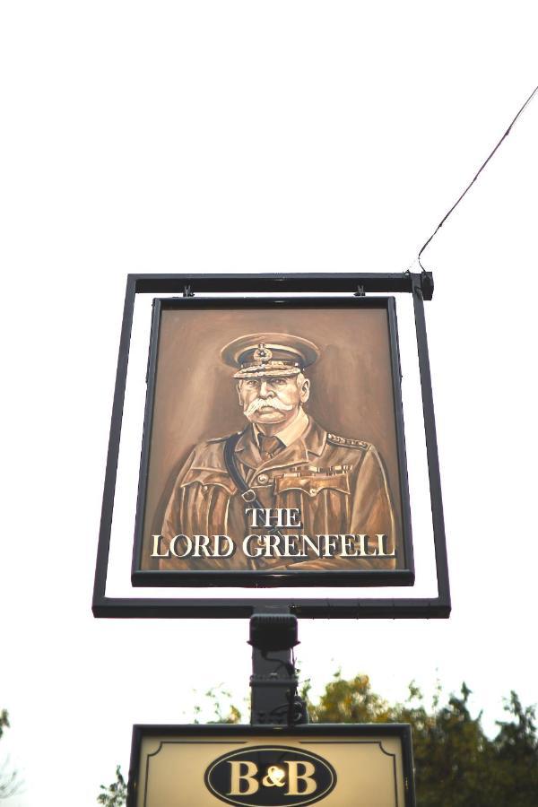 เดอะ ลอร์ด เกรนเฟล Bed & Breakfast เมเดนเฮด ภายนอก รูปภาพ The Lord Grenfell pub sign