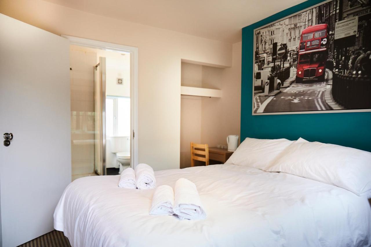 เดอะ ลอร์ด เกรนเฟล Bed & Breakfast เมเดนเฮด ภายนอก รูปภาพ A typical room at the hotel
