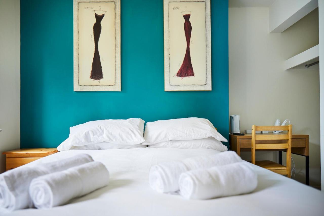 เดอะ ลอร์ด เกรนเฟล Bed & Breakfast เมเดนเฮด ภายนอก รูปภาพ A bedroom at the hotel