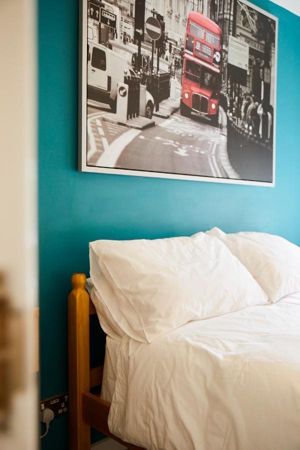 เดอะ ลอร์ด เกรนเฟล Bed & Breakfast เมเดนเฮด ภายนอก รูปภาพ A room at the hotel